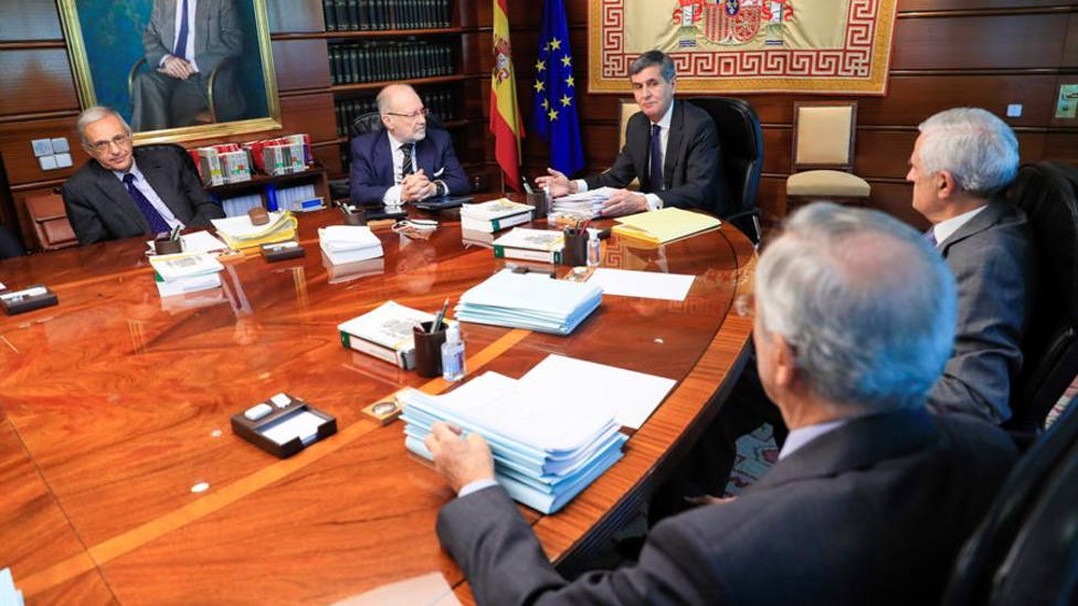 El Tribunal Constitucional declara inconstitucional el voto delegado de Puigdemont en el Parlament