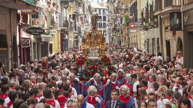 Pamplona honra a San Fermín en el día grande de las fiestas: Nos anima a ser valientes en nuestra fe