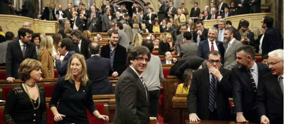 El presidente catalán, Carles Puigdemont, en el una sesión plenaria del Parlamento catalán. EFE