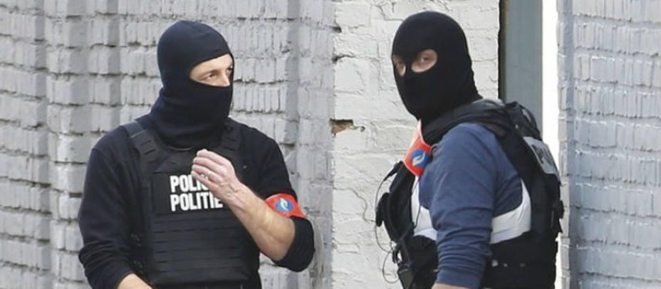Operación antiterrorista en Bruselas, dos policías heridos leves. Reuters