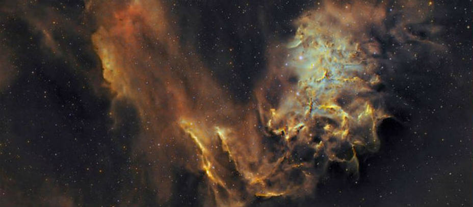 Esta es la nebulosa de emisión de la estrella AE Aurigae, conocida también como Estrella Flameante. Foto NASA