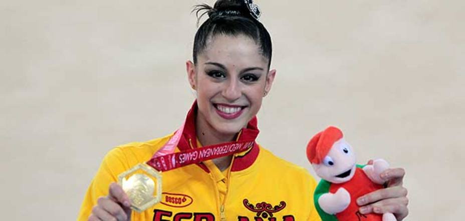 Carolina Rodríguez posa con su medalla de oro, la 21ª para España (@RFEgimnasia)