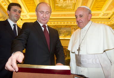 El Papa Francisco recibe en audiencia al presidente ruso, Vladimir Putin. EFE