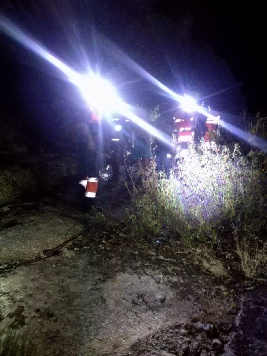 Los bomberos rescatan a un padre herido y extraviado con sus hijos en Villanueva de Ávila