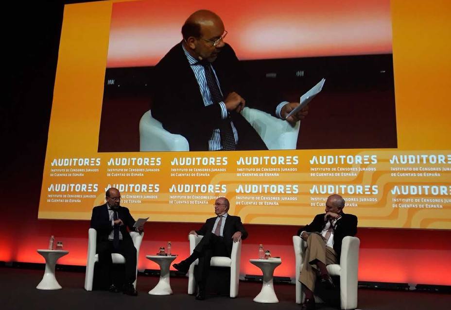 Ángel Expósito modera la sesión Deconstruyendo el Mundo del Congreso Nacional de Auditoría