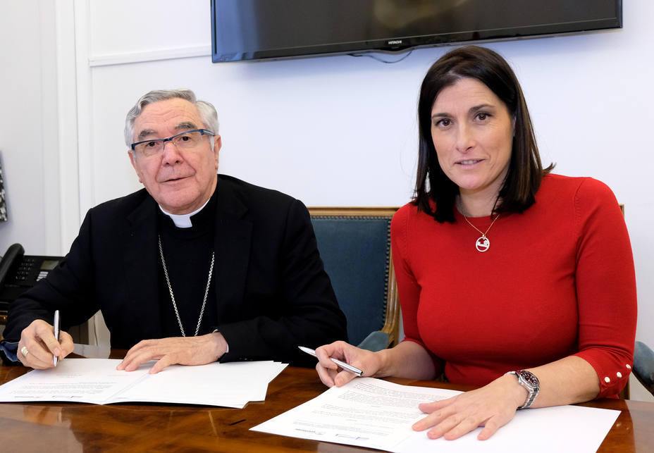 La alcaldesa Gema Igual y el Obispo de Santander
