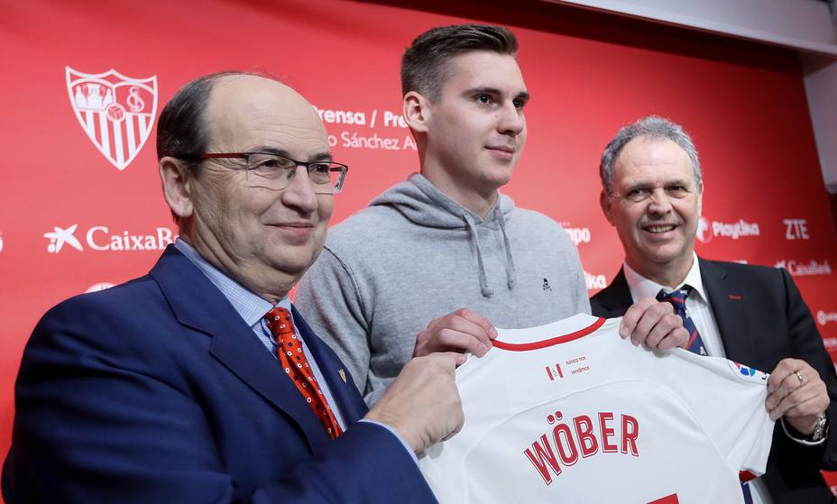 El defensa austriaco Wöber presentado como nuevo jugador del Sevilla FC