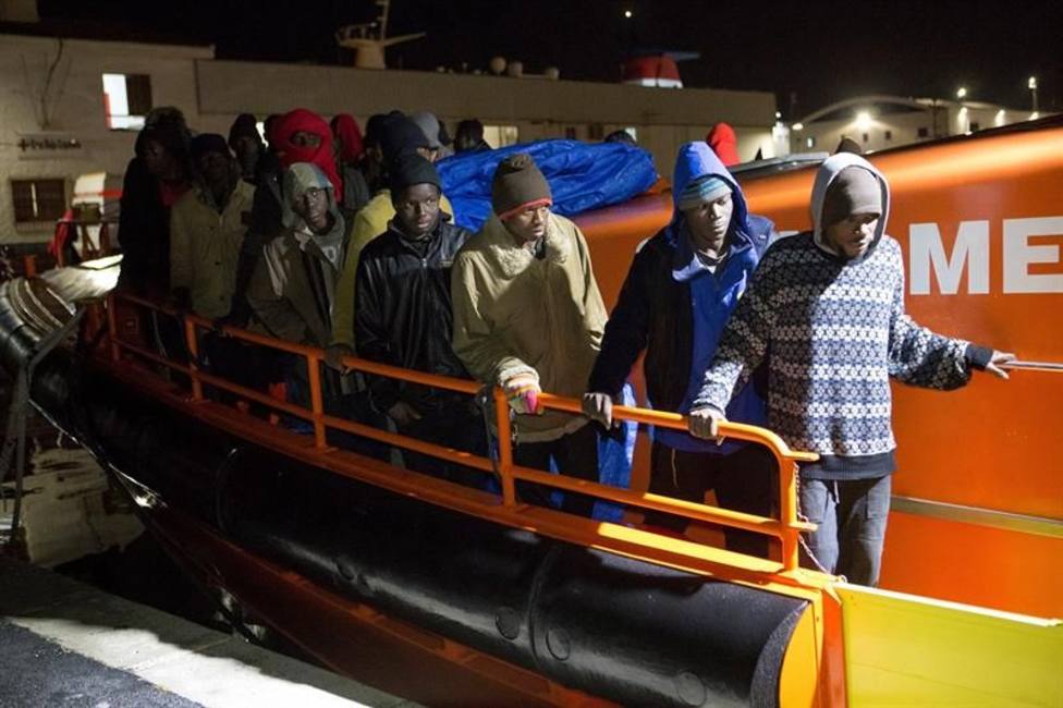 Llegan a Motril los 52 migrantes rescatados cerca de la isla de Alborán