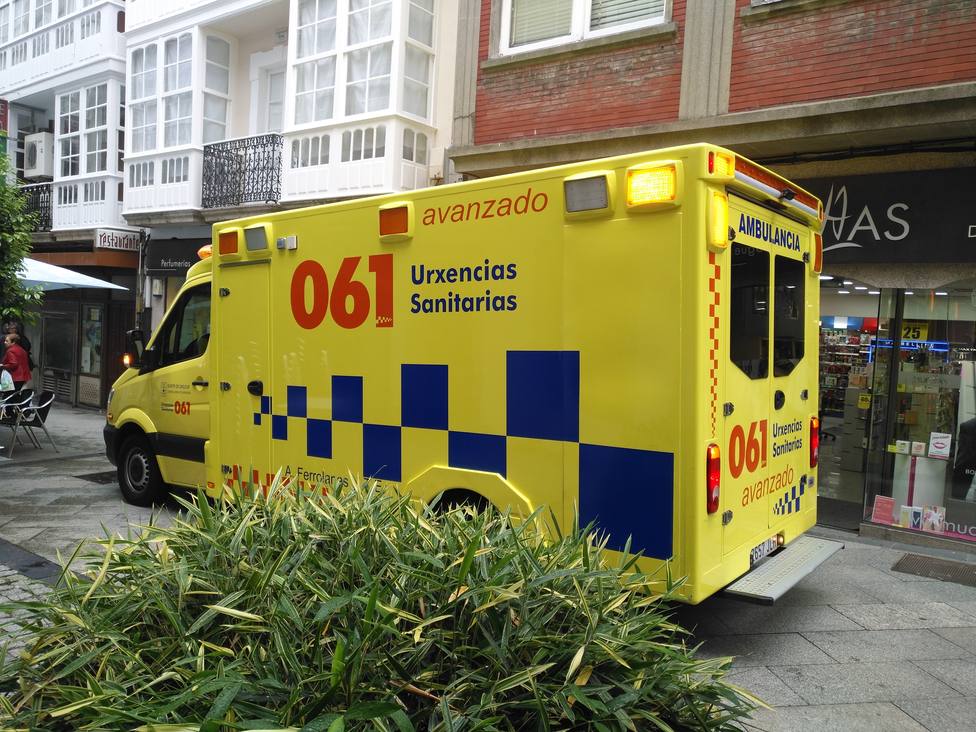 Imagen de archivo de una ambulancia del 061 en Ferrol