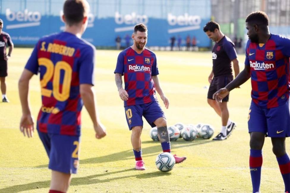 Messi entrena con el grupo y podría jugar ante el Betis