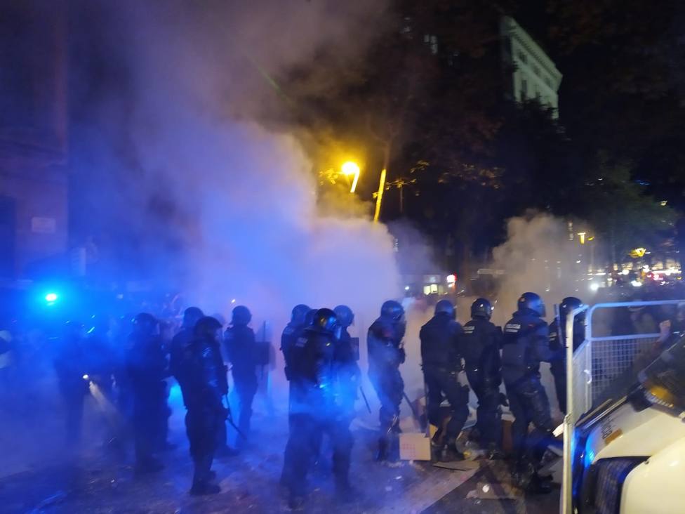 Las protestas ante delegaciones y subdelegaciones del Gobierno en Cataluña acaban con graves disturbios