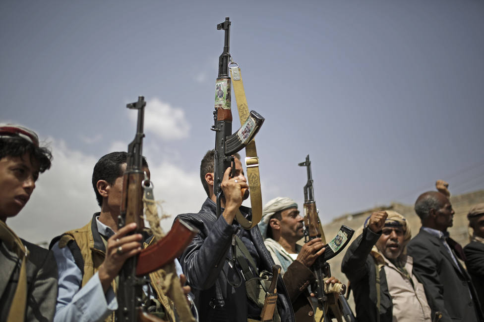 Un tribunal yemení controlado por los rebeldes huthis condena a muerte a cuatro personas por presunto espionaje