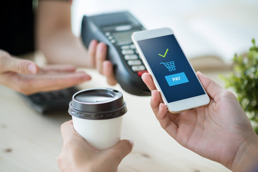 Cajasur recomienda el móvil como sistema de pago de recibos e impuestos no domiciliados