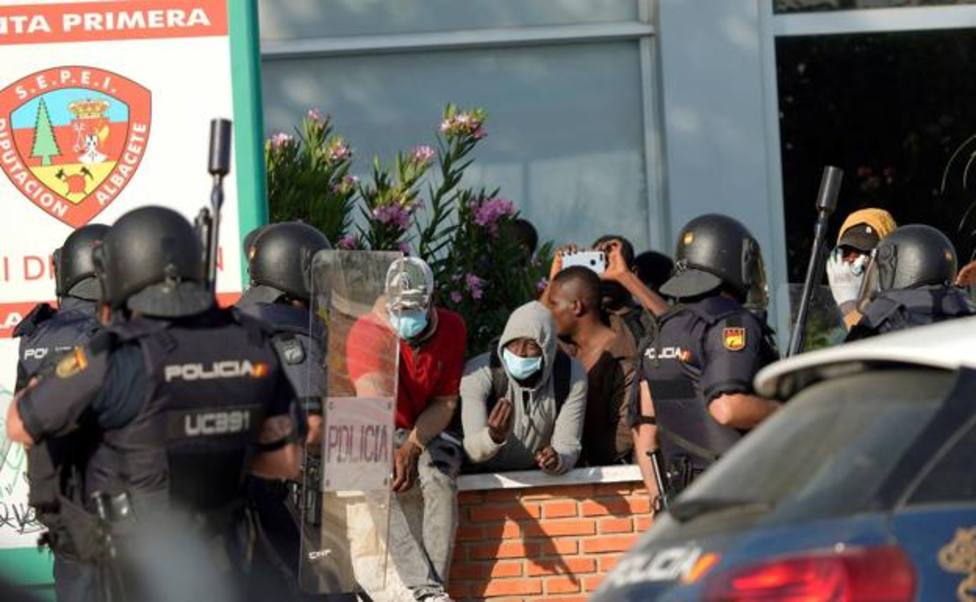 Las impactantes imágenes con las que JUPOL denuncia una nueva fuga de inmigrantes en cuarentena en Albacete