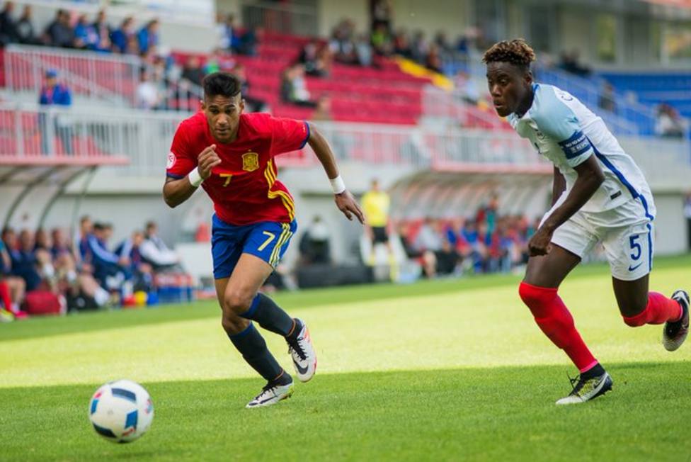 Mboula, en un partido con las categorías inferiores de España