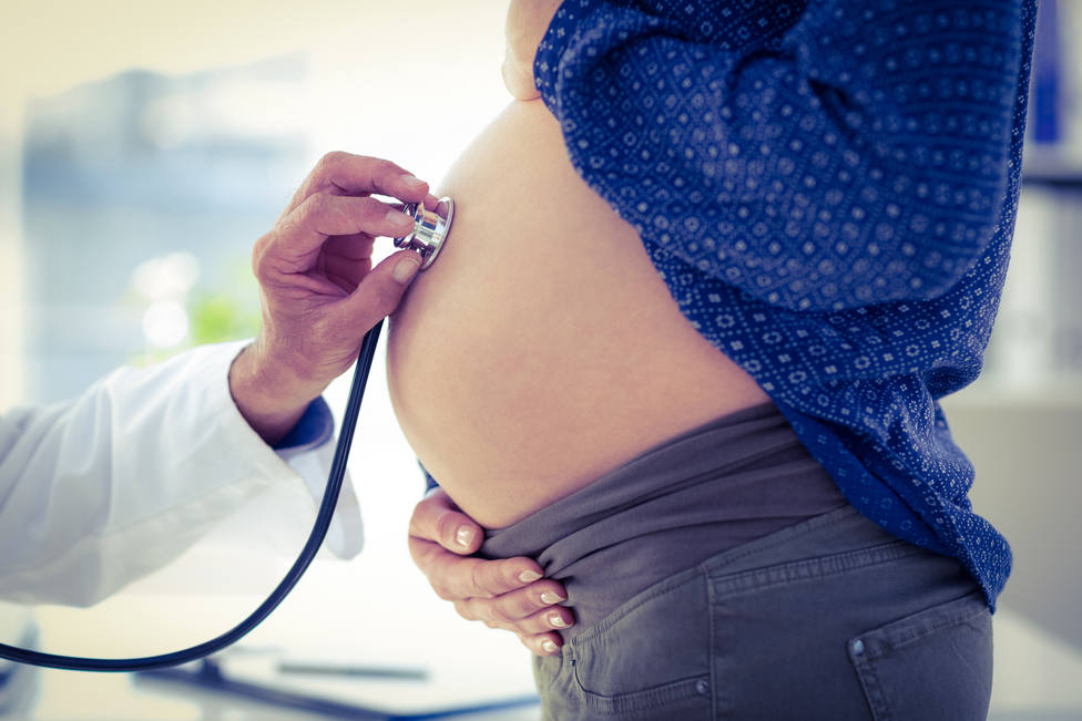 Los factores de riesgo maternos asociados con el COVID-19 severo fueron el aumento de la edad