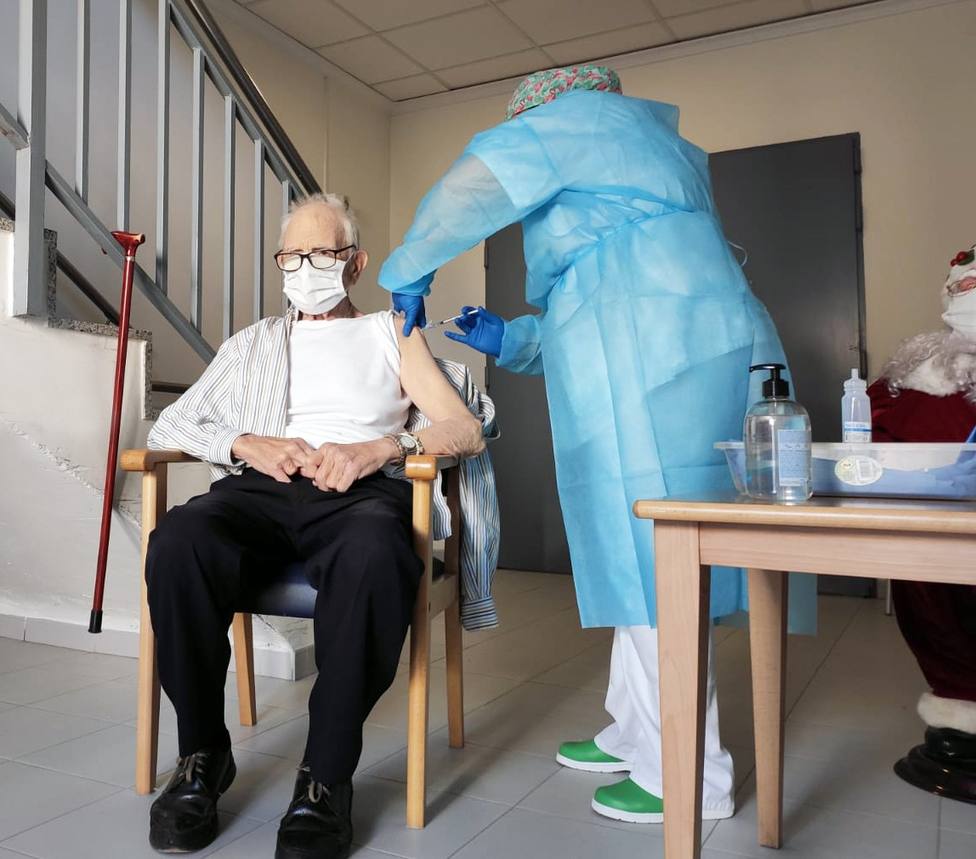 Batiste Marti, de 81 años, primera persona vacunada contra la COVID en la Comunidad Valenciana