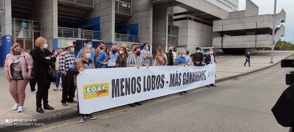 Los sindicatos agrarios COAG y ASAJA Asturias se manifestaron en la capital del Principado