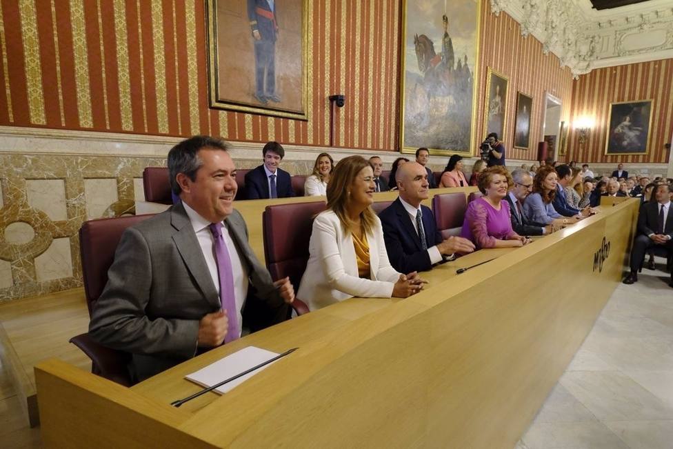 Sevilla.-Espadas reorganiza el gobierno dando delegaciones lÃ³gicas a seis concejales: SeguirÃ© unos meses mÃ¡s