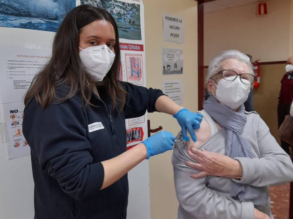 La vacunación contra el coronavirus continúa en marcha en LAlcora