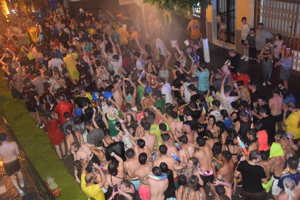 Granada.- Turismo.- Unas 5.000 personas participaron en LanjarÃ³n en la fiesta del agua, que se reutiliza en regadÃ­o