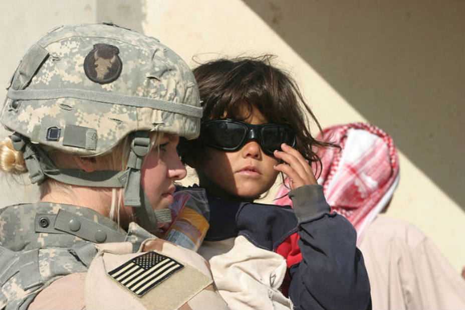 El ejército es otra salida para muchas mujeres, aunque muchas son soldados por vocación. Foto Wikimedia Commons