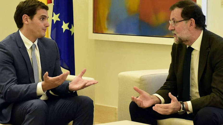 Rivera avisa a Rajoy: apoyará la moción de censura si no sustituye a Cifuentes