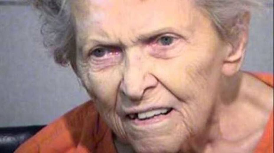 Un anciana de 92 años mata a su hijo para que no la metiera en un asilo