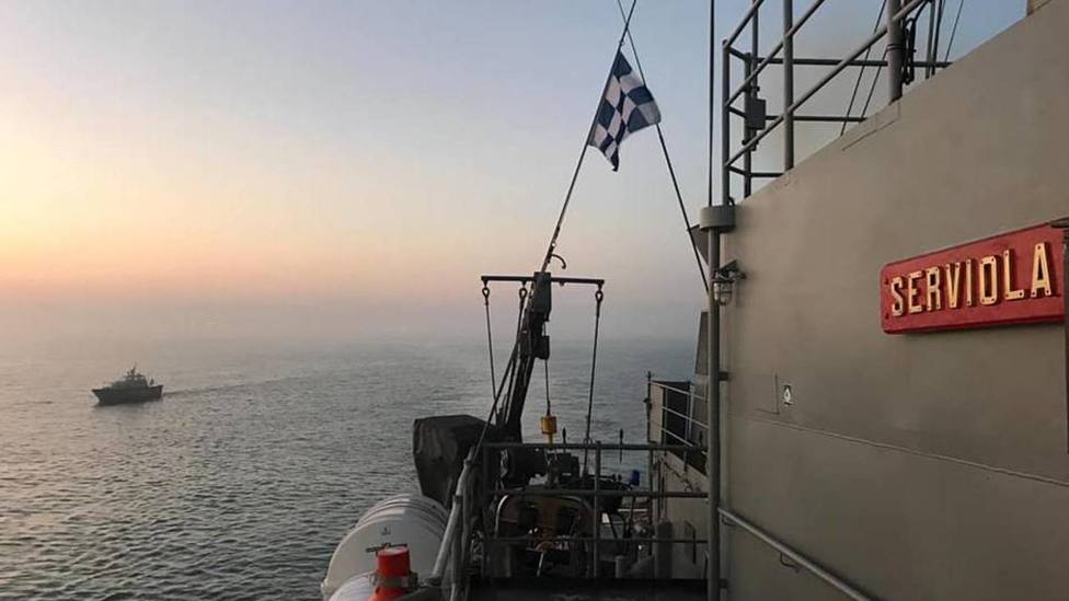 La Armada Española libera a una tripulación de un buque secuestrado por piratas