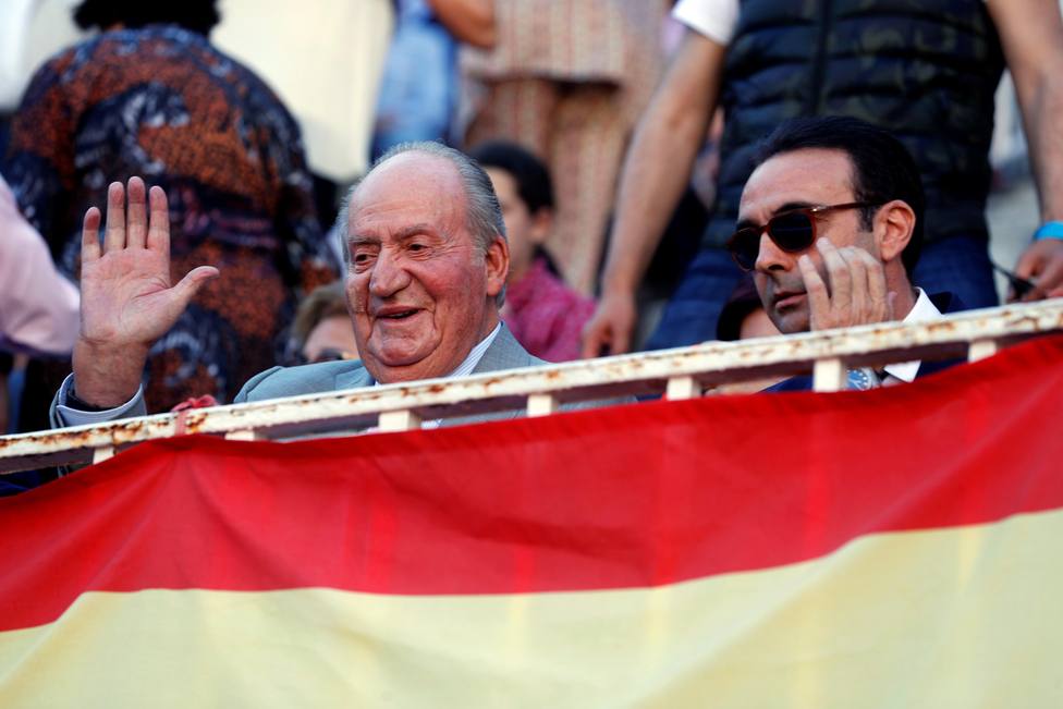 Don Juan Carlos anuncia su retirada de la vida pública