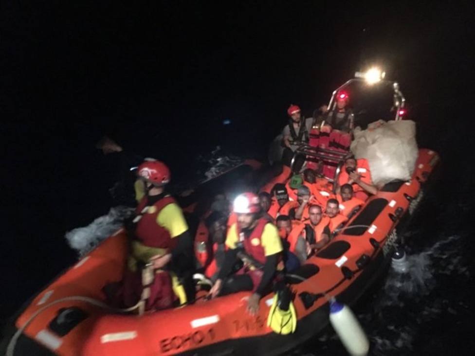 Open Arms afirma que Malta solo ofrece el desembarco de los 39 recién rescatados, algo que considera inadmisible