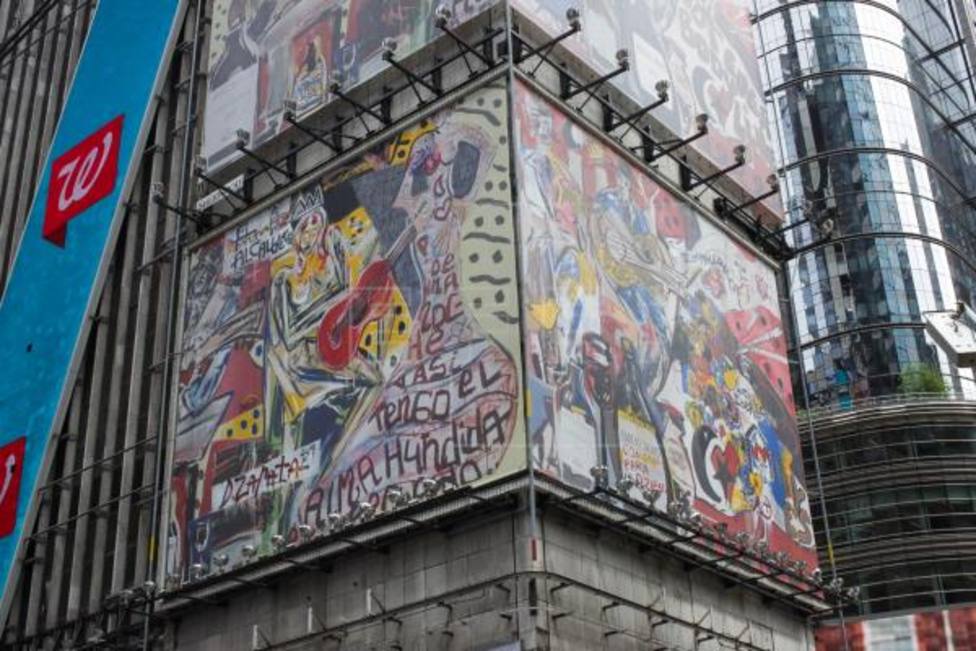 El mallorquín Domingo Zapata hace historia creando el mural más grande de la historia de Times Square
