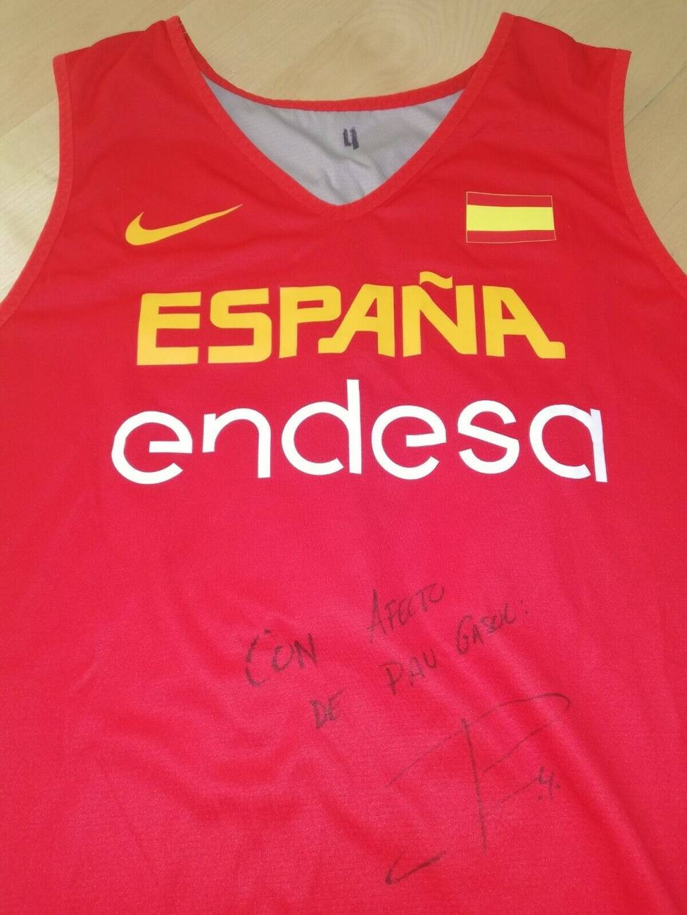 Se subasta la camiseta de Pau Gasol en el Eurobasket de 2017 para luchar contra la esclerósis