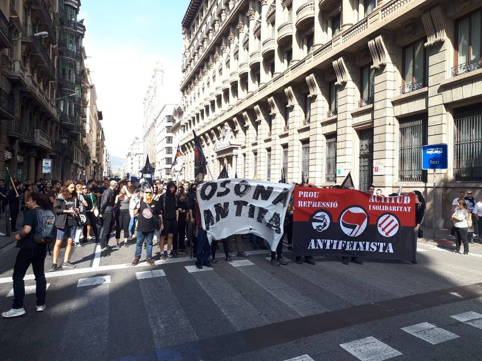 Unos 250 antifascistas se manifiestan contra el 12 de octubre en Barcelona