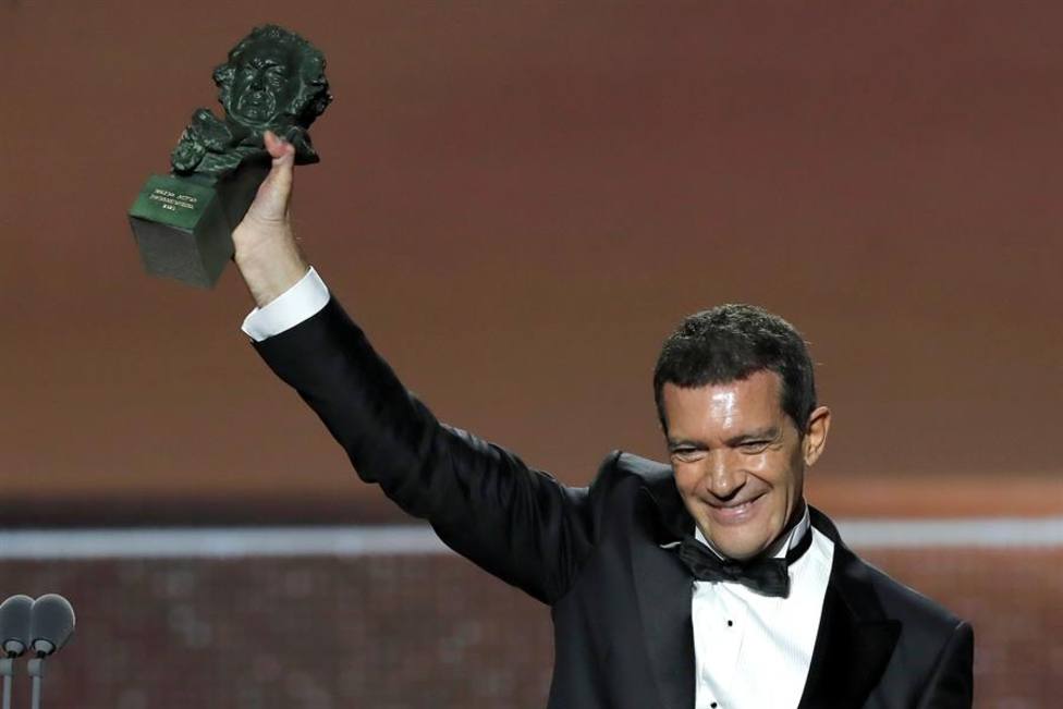 Antonio Banderas recibe el Goya al mejor actor protagonista por su trabajo en Dolor y Gloria