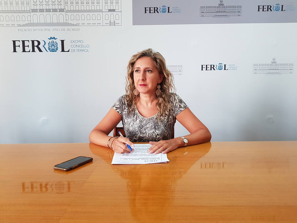 La concejala del PP, Martina Aneiros, en rueda de prensa. FOTO: PP Ferrol