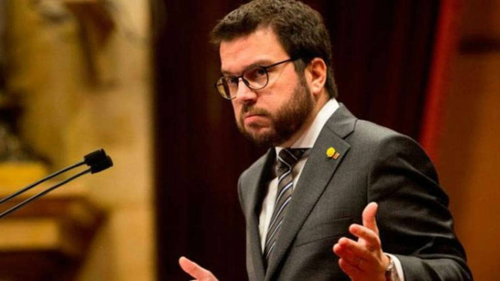El coordinador de ERC, Pere Aragonès, acusa a Felipe VI de aliarse con la derecha judicial