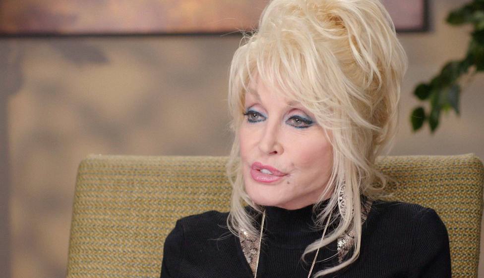 Dolly Parton financió con más de un millón de dólares la vacuna de Moderna contra la covid-19