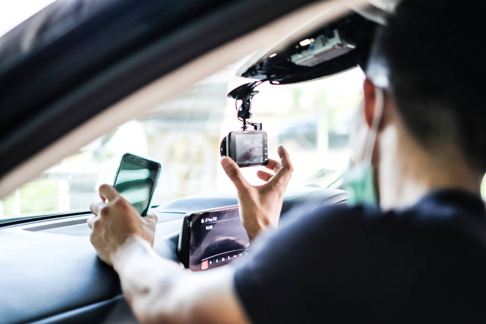 Una cámara para el salpicadero del coche que graba en 360º todo lo que  sucede