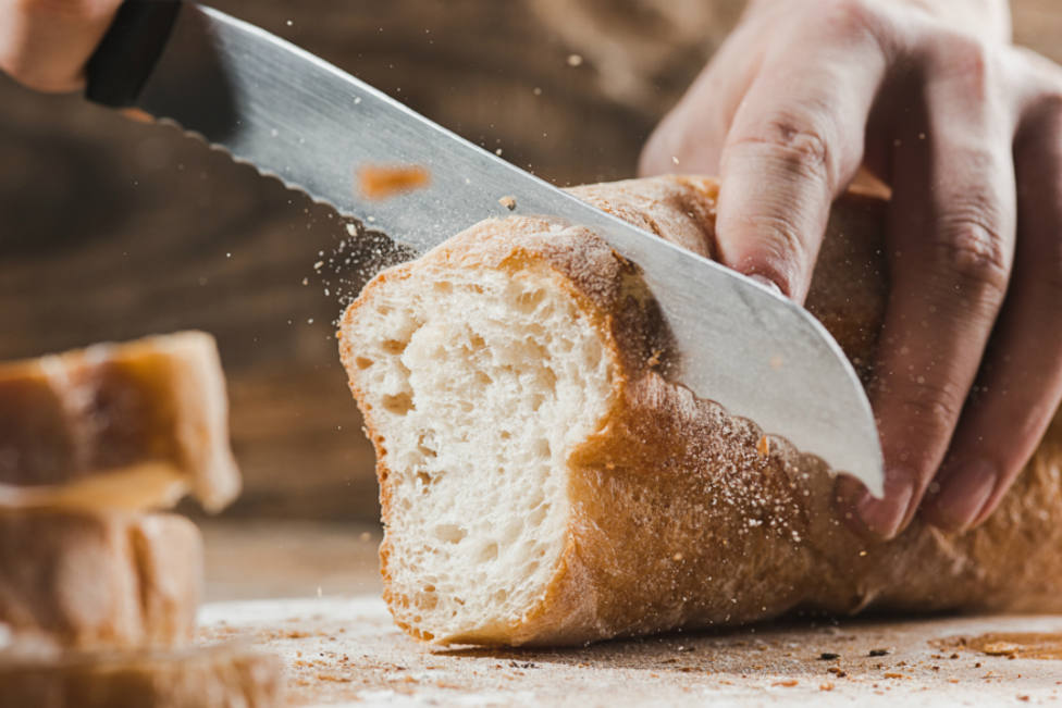 El grave error que cometes cuando guardas el pan en la cocina