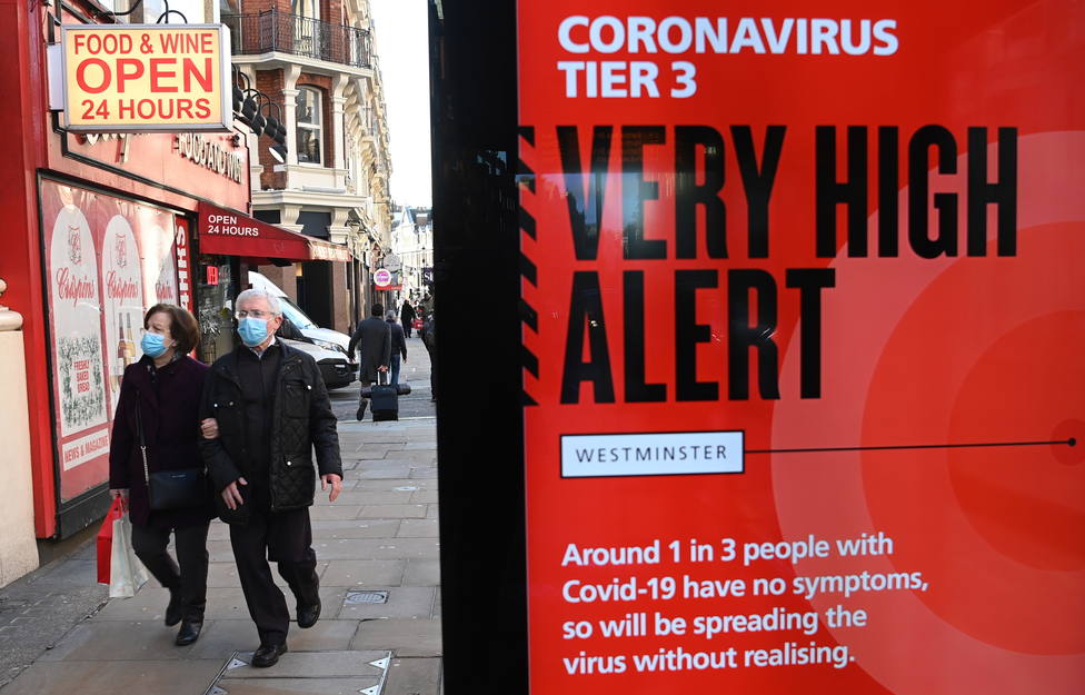 Johnson dice que variante británica del coronavirus parece ser más mortífera