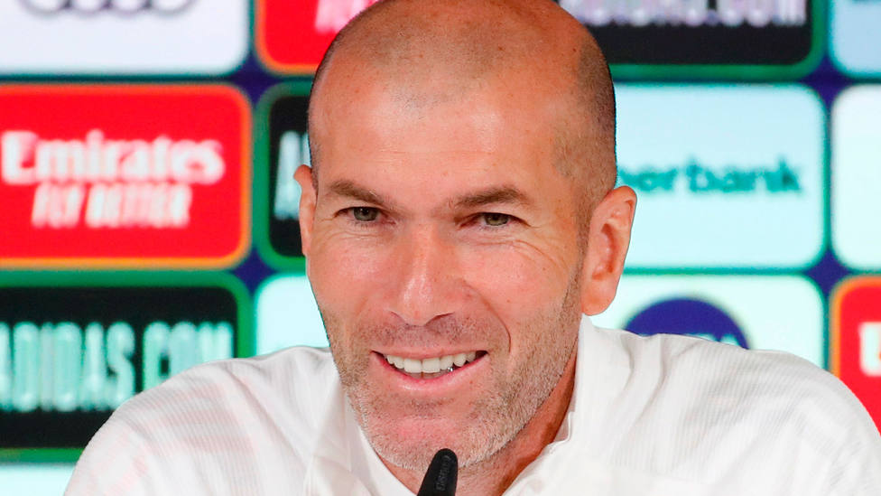 Zinedine Zidane, en rueda de prensa en las instalaciones del Real Madrid en Valdebebas. EFE
