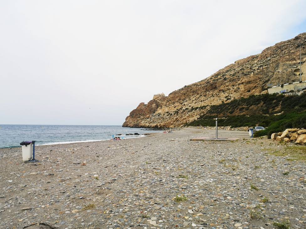 La Autoridad Portuaria de Almería abre este lunes el acceso peatonal a la playa de Las Olas
