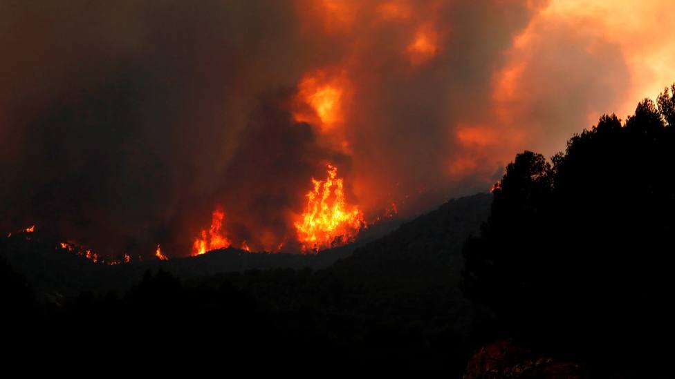 Los bomberos advierten que las próximas horas serán críticas para el incendio en Santa Coloma de Queralt