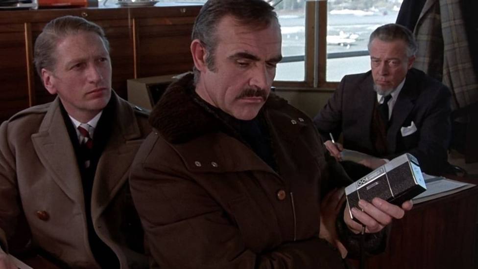 Este martes en TRECE no te pierdas “Aeropuerto: S.O.S vuelo secuestrado” de la mano de Sean Connery