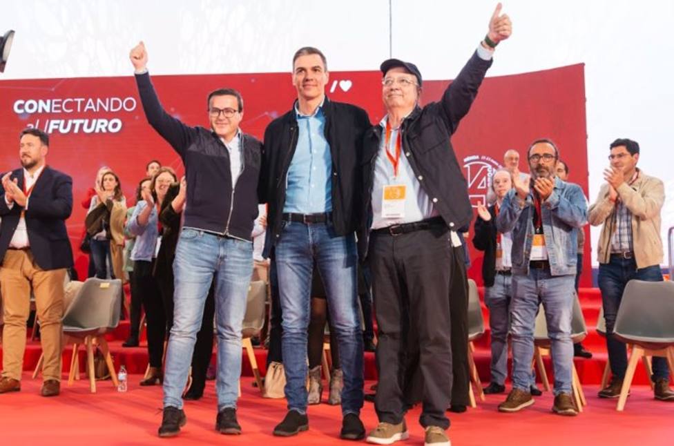 Pedro SÃ¡nchez, FernÃ¡ndez Vara y Gallardo en el Congreso Regional del PSOE de Extremadura