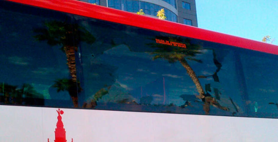 El autobús del Sevilla sufrió la rotura de una luna tras ser apedreado.