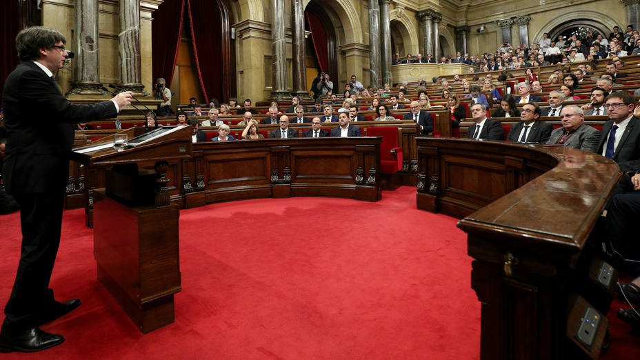 Carles Puigdemont durante la comparecencia en el Parlamento catalán. REUTERS