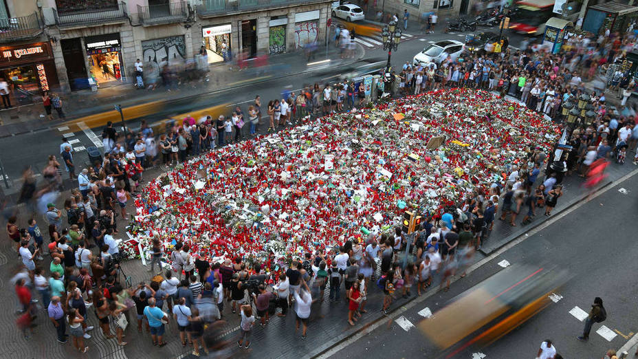 Memorial por las víctimas del atentado en Las Ramblas de Barcelona. REUTERS
