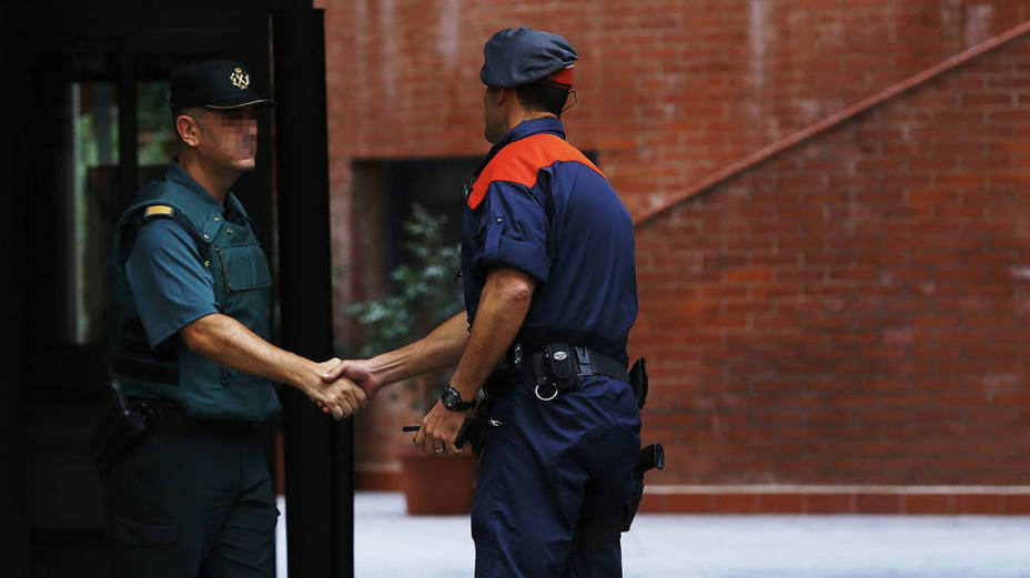 Cerca de 300 mossos crean una asociación “constitucionalista” en defensa de España